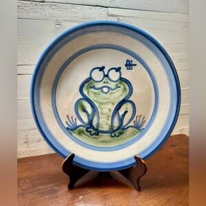 M.A. HADLEY POTTERY, GREEN FROG, DINNER PLATE. HAND-PAINTED FROG.